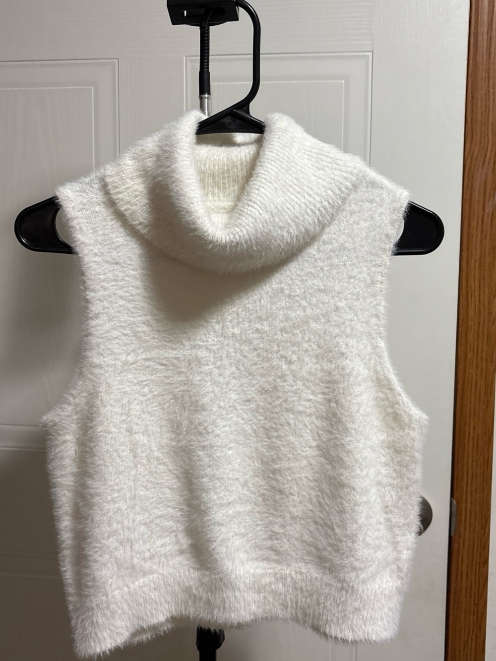 Jessica Simpson White Fuzzy Sleeveless Turtleneck Sweater Vest